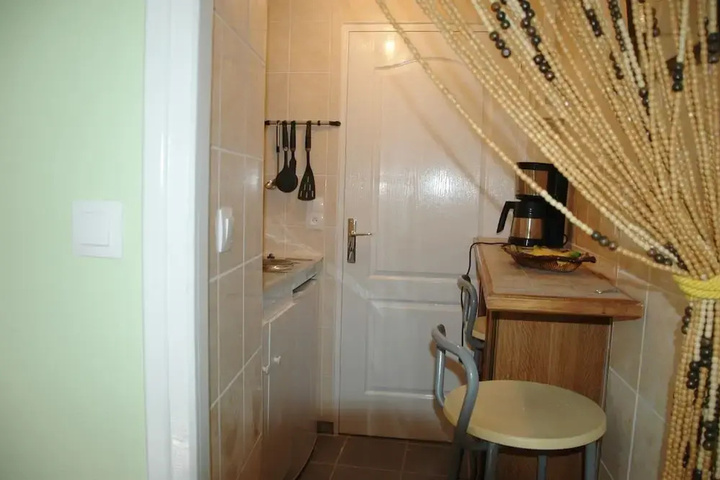 Room 5 of 10