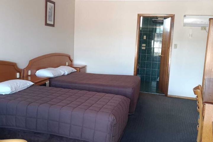 Room 9 of 28