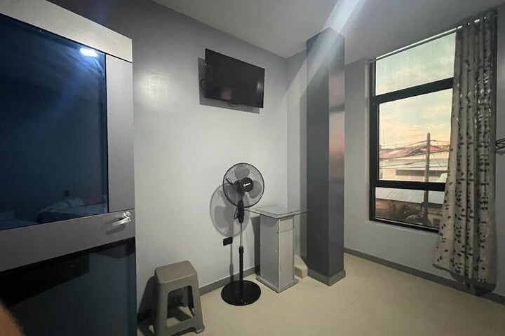 Room 4 of 25