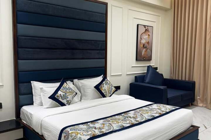 Room 2 of 26