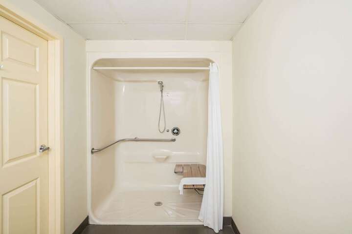Room 21 of 34