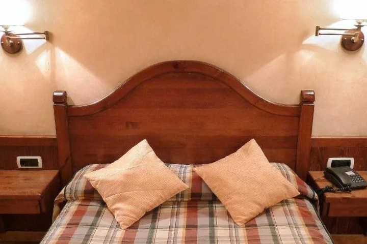 Room 5 of 14