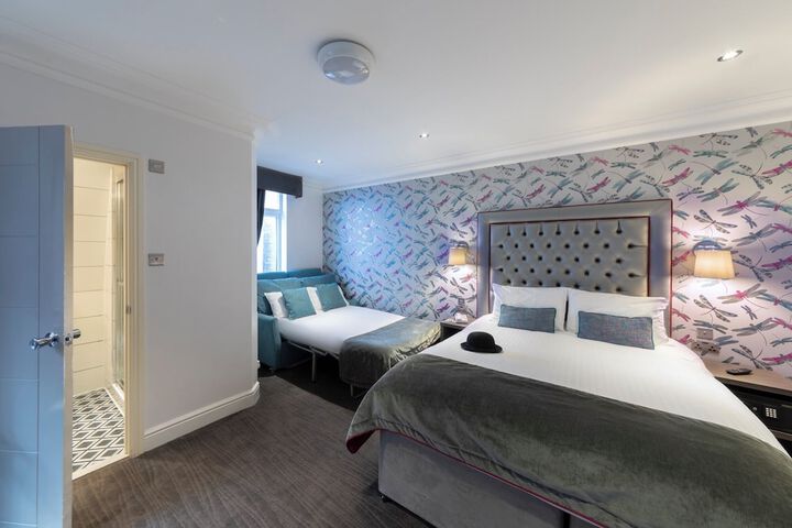 Room 14 of 37