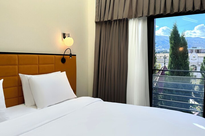 Room 42 of 104