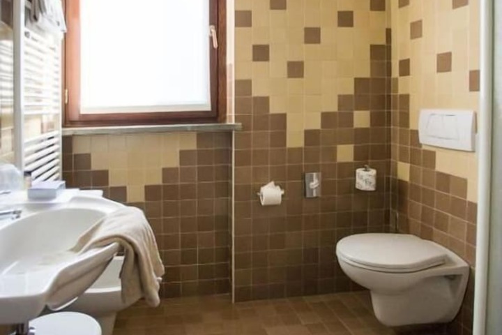 Room 24 of 47
