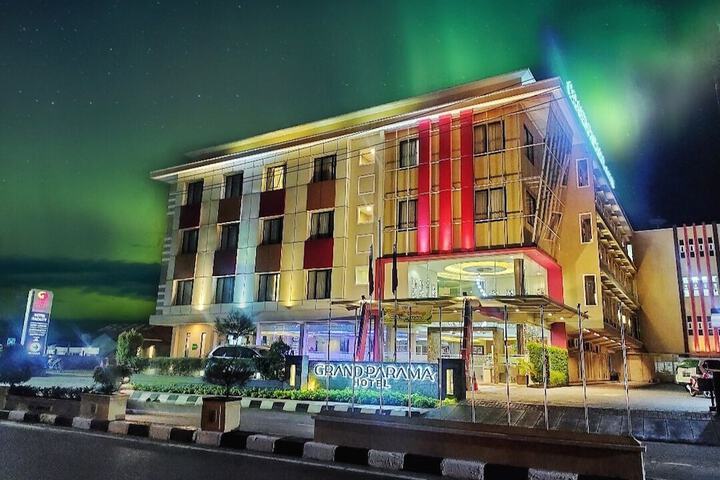 Grand Parama Hotel
