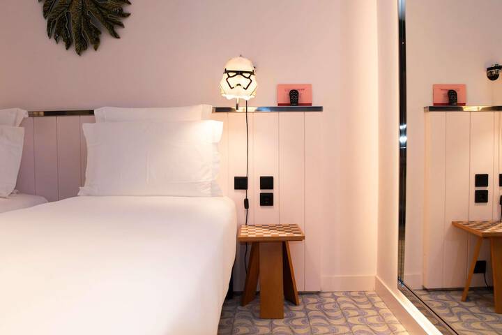 Room 104 of 192