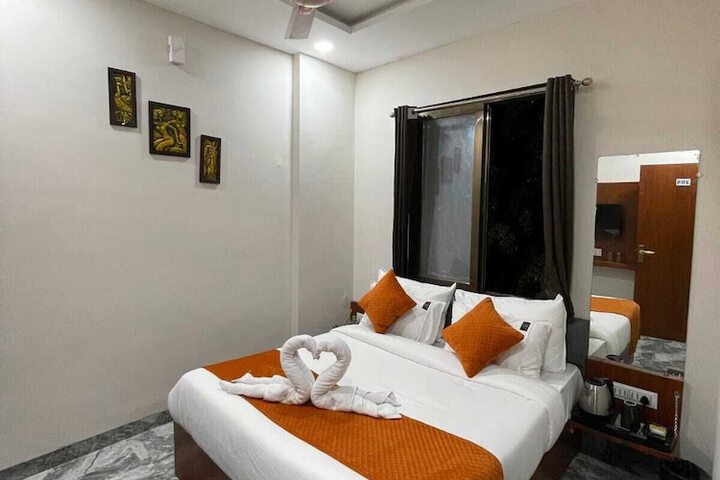 Room 5 of 20