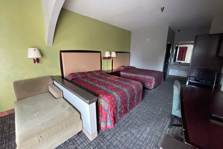 Room 8 of 28
