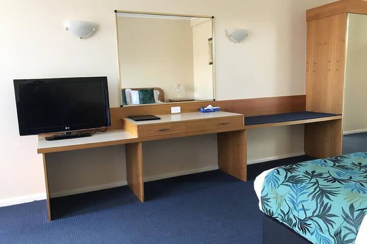 Room 10 of 34