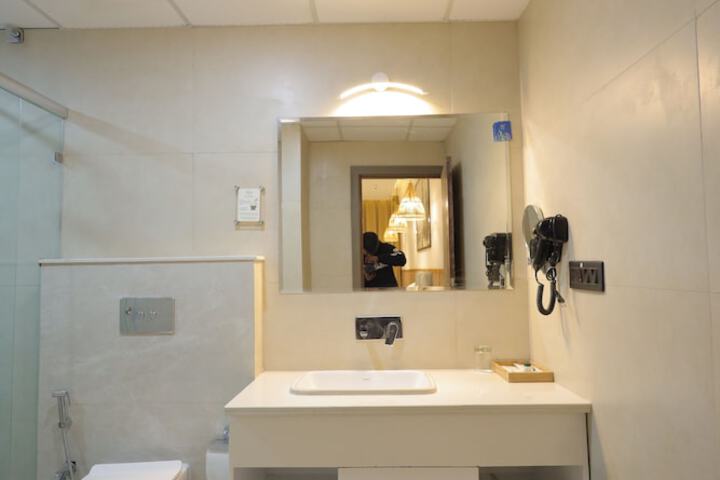 Room 21 of 42