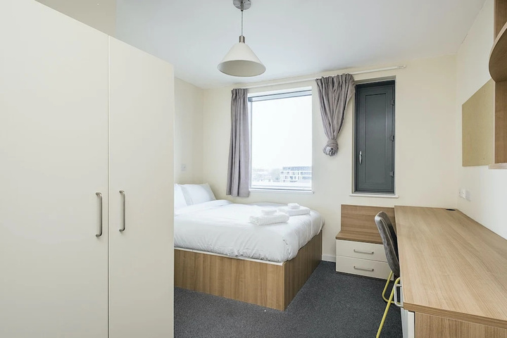 Room 4 of 11
