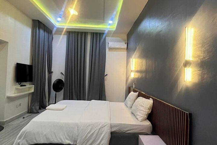 Room 3 of 13