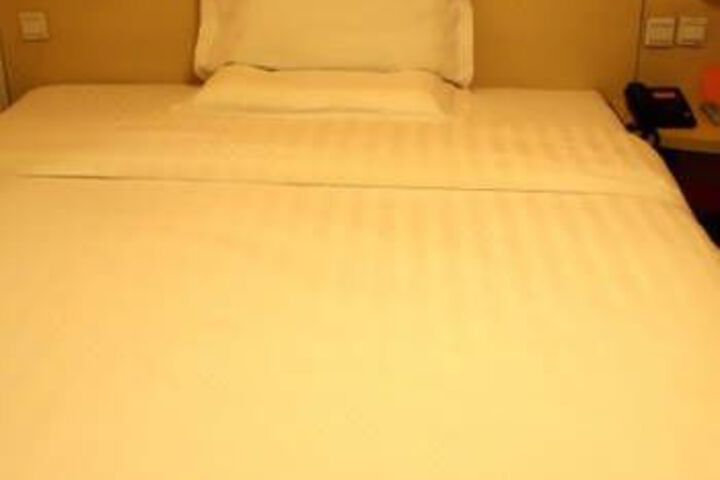 Room 7 of 10