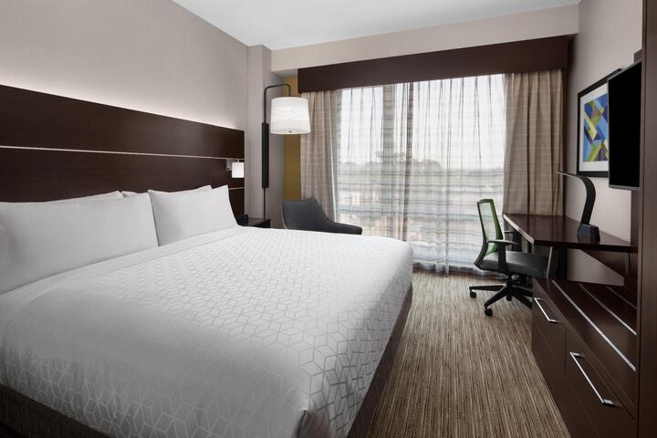 Standard | King Bed (10 of 11)