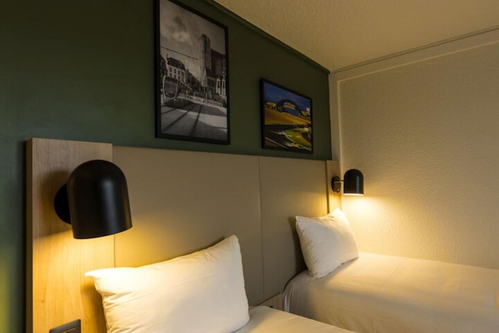 Room 28 of 68