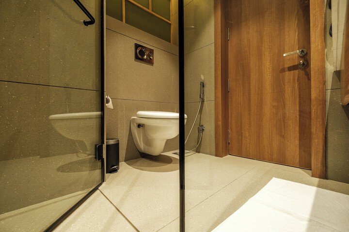 Room 100 of 141