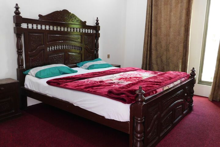 Room 6 of 13