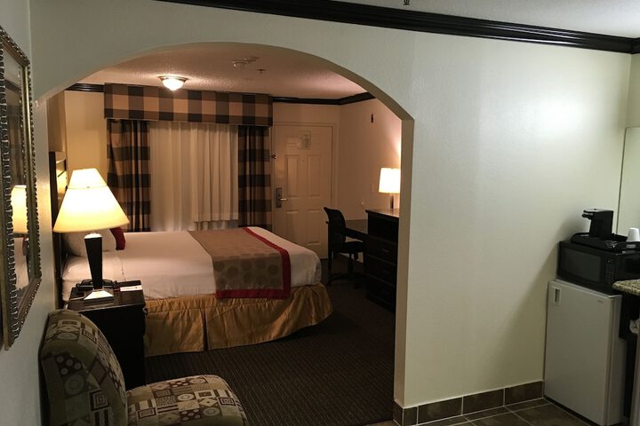 1 King Bed (21 of 26)
