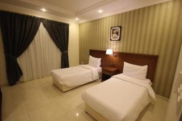 Room 13 of 30