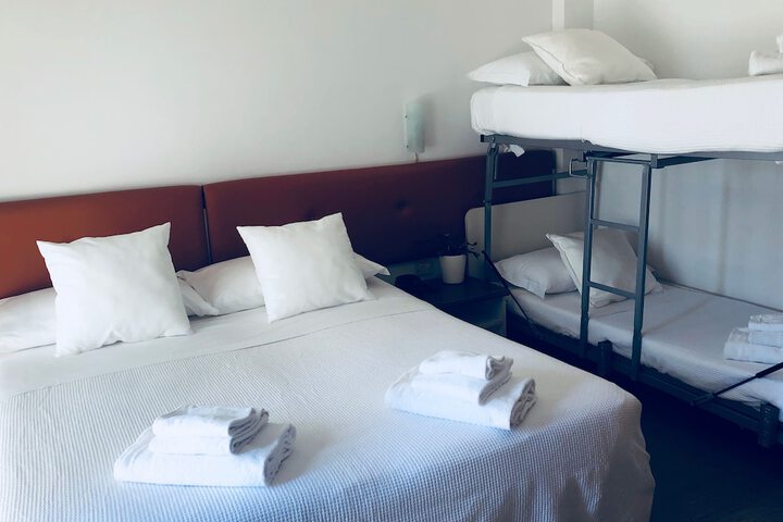Room 3 of 76
