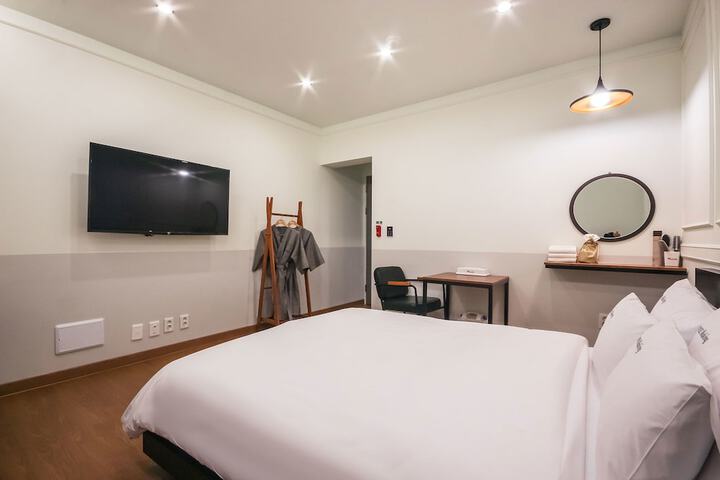 Room 6 of 37