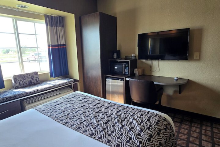 Room 13 of 34