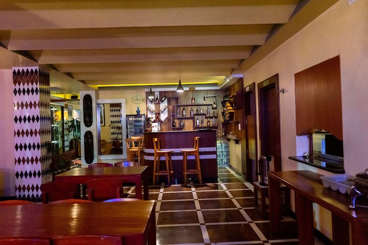 Lounge 52 of 98