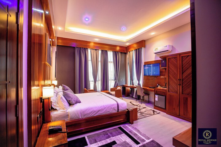 Room 32 of 79