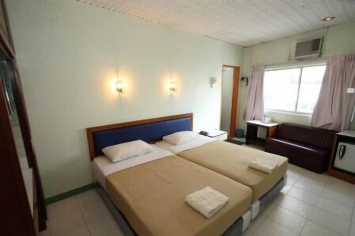 Room 9 of 13