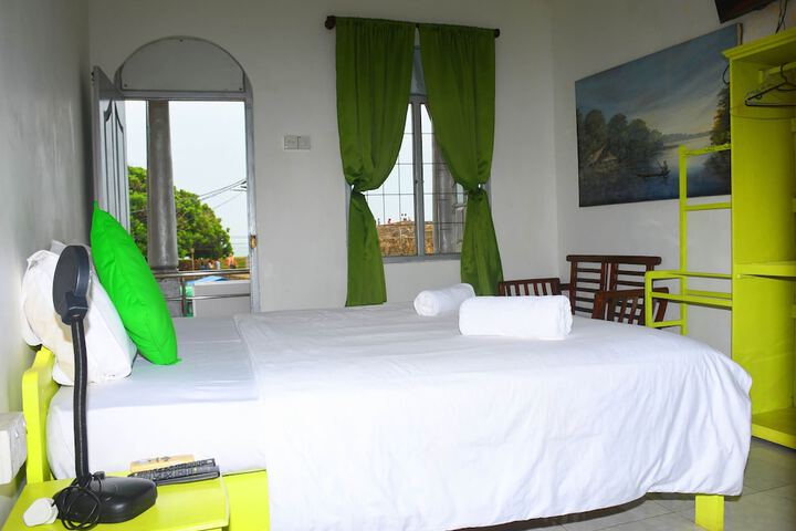 Room 27 of 70