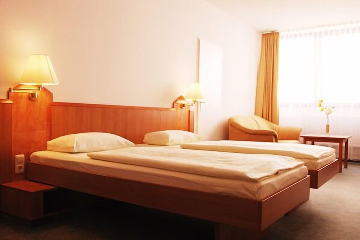 Room 8 of 32