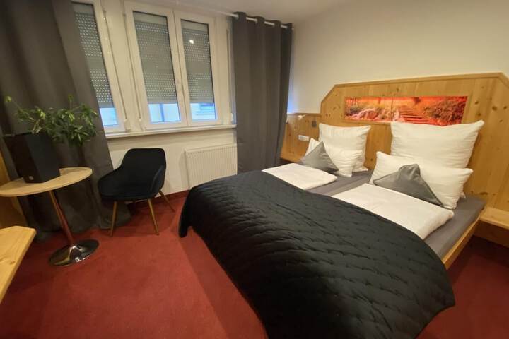 Room 5 of 33