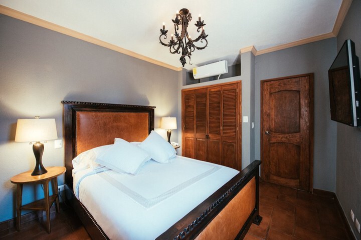 Room 8 of 24