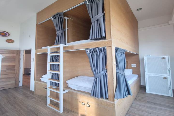 Room 16 of 32