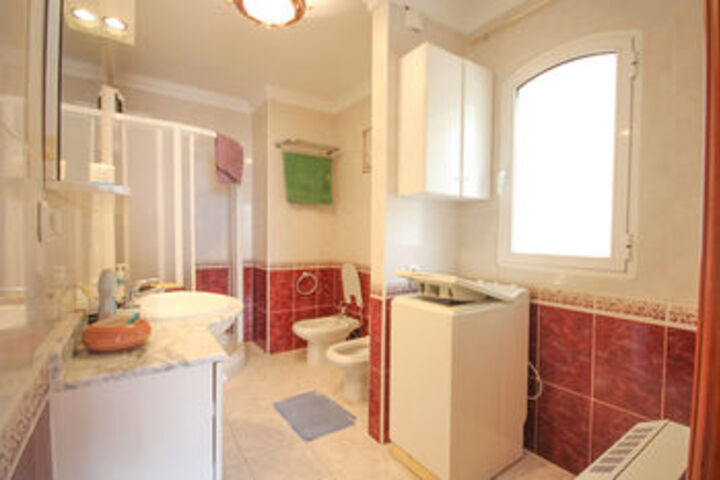 Room 4 of 18