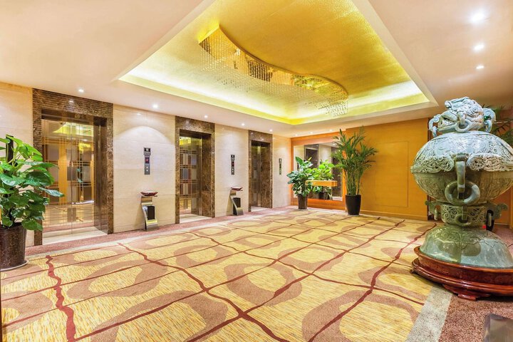 Entrance & Lobby