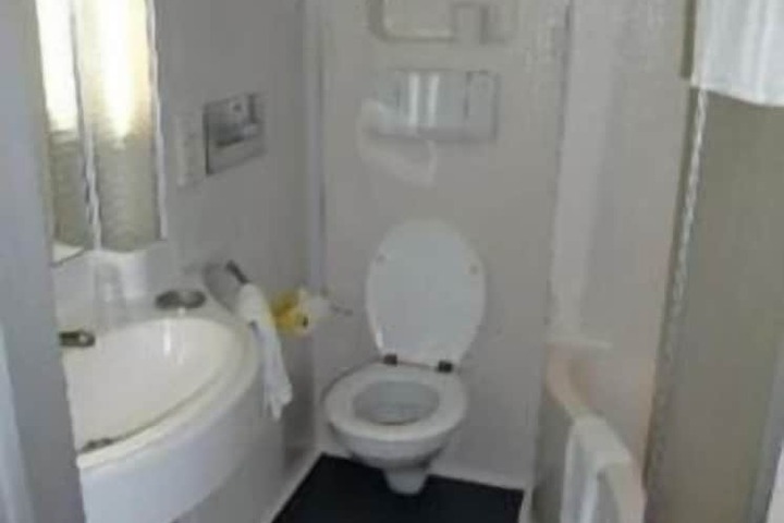 Room 14 of 18
