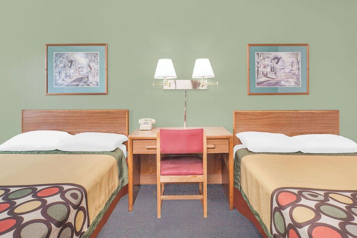 Double Deluxe King Bed (11 of 17)