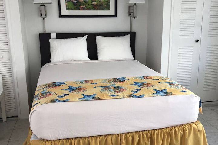 Studio Queen Size Bed (5 of 6)