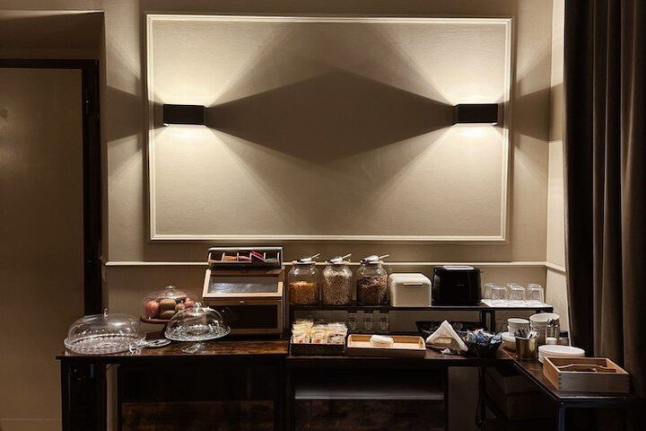 Breakfast/Coffee Service 26 of 42