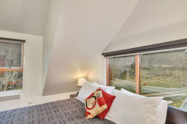 Room 10 of 24