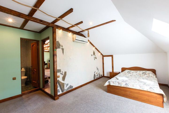 Room 4 of 15