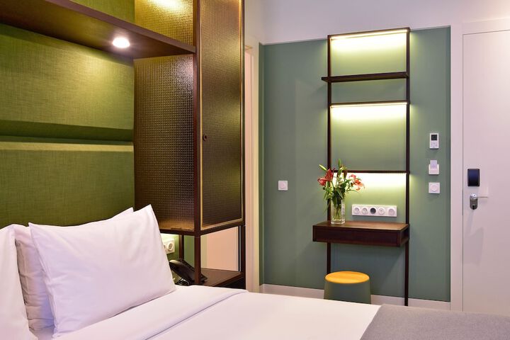 Room 9 of 47