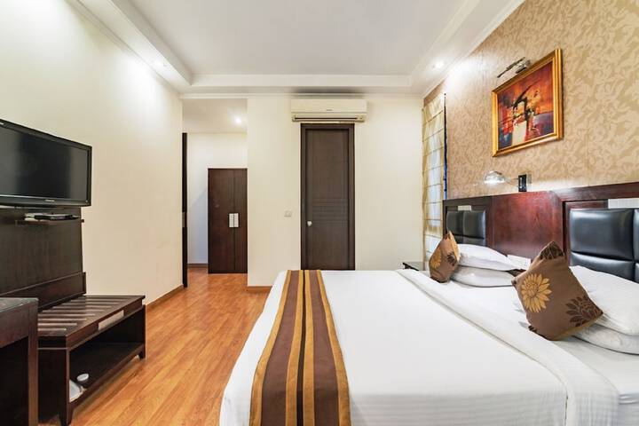 Room 3 of 32