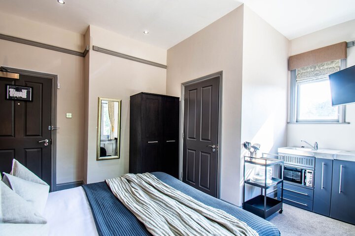 Room 6 of 92