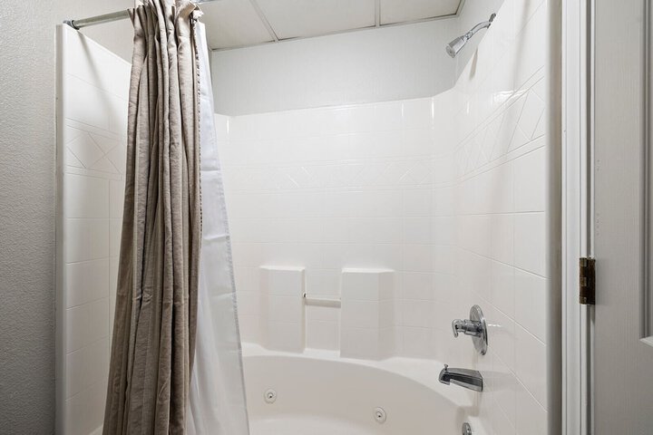 Room 145 of 220