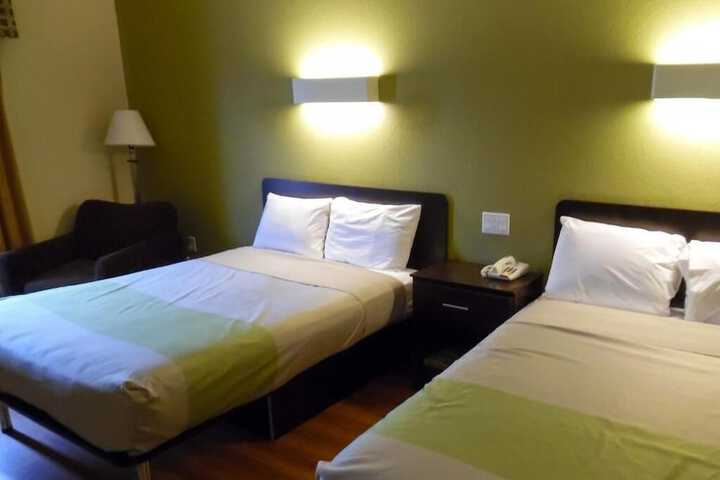 2 Queen Beds (4 of 6)