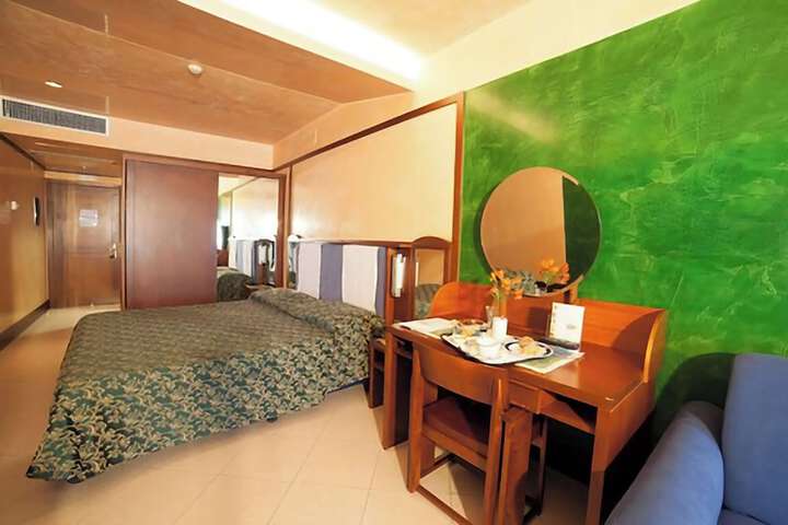 Room 58 of 94