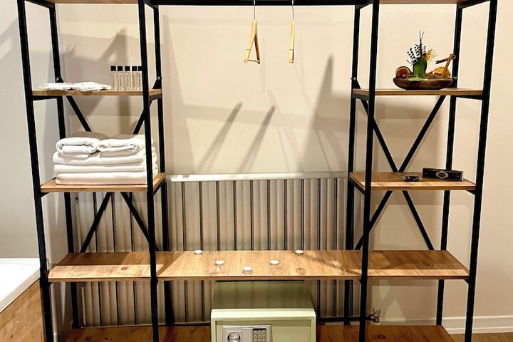 Room 8 of 29